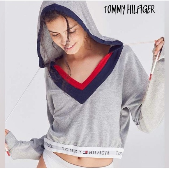 Tommy Hilfiger Tops - Tommy Hilfiger Cropped Hoodie Gray Red Blue V Neck Long Sleeve Banded‎ Hem